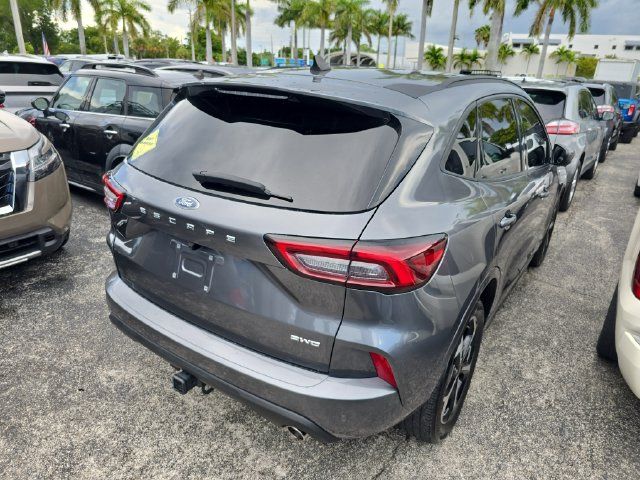 Used 2023 Ford Escape ST-Line Select w/ Tech Pack #2 AWD/4WD image 3