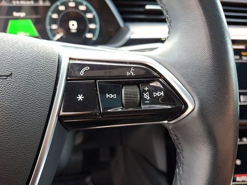 Used 2023 Audi e-tron Premium image 25