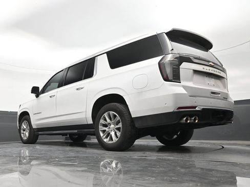 Used 2025 Chevrolet Suburban Premier RWD image 21