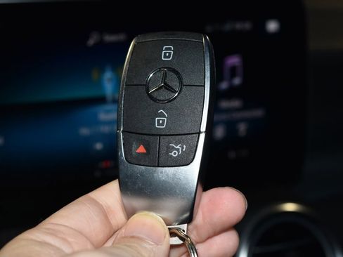 Used 2022 Mercedes-Benz GLC 300 4MATIC image 17