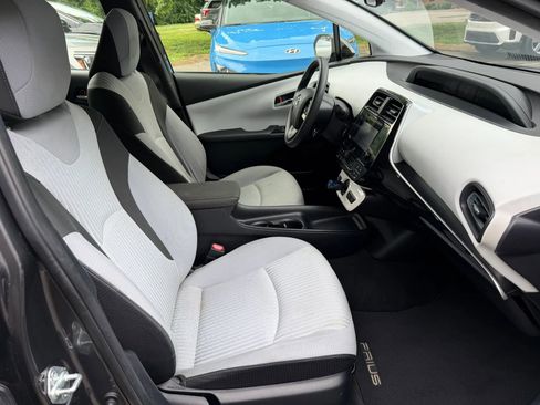 Used 2016 Toyota Prius Two FWD image 23