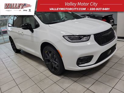 New 2026 Chrysler Pacifica Select w/ S Appearance Package