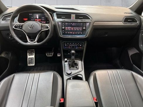 Used 2022 Volkswagen Tiguan SE R-Line image 17