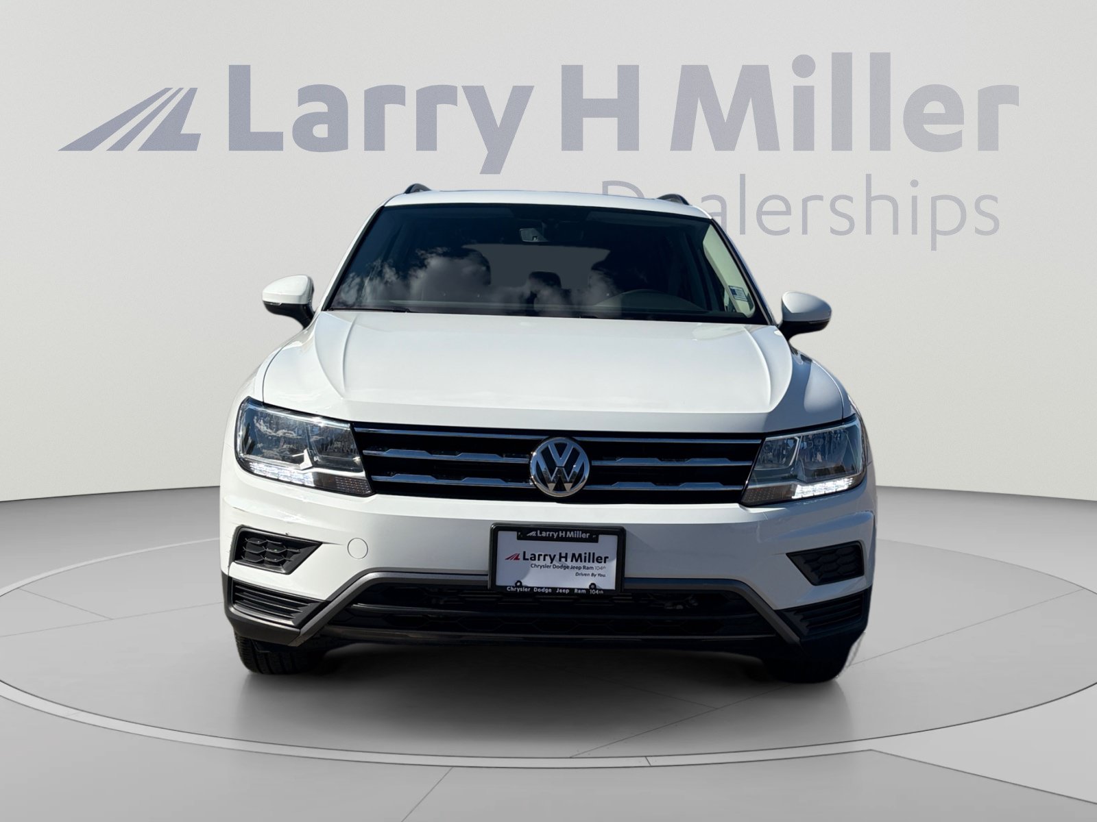 Used 2020 Volkswagen Tiguan SE w/ Panoramic Sunroof Package AWD/4WD image 9