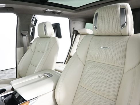 Used 2025 Cadillac Escalade Sport Platinum w/ LPO, Floor Liner Package AWD/4WD image 5