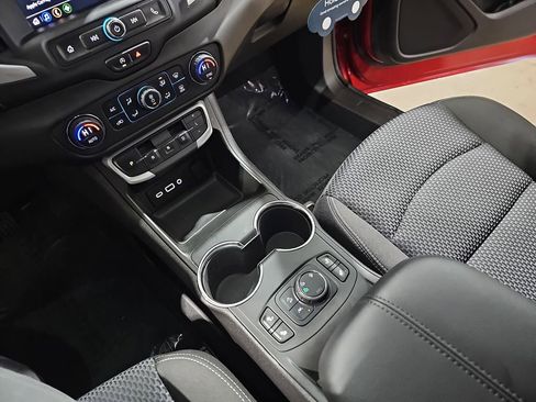 Used 2023 GMC Terrain SLE w/ Driver Convenience Package image 27