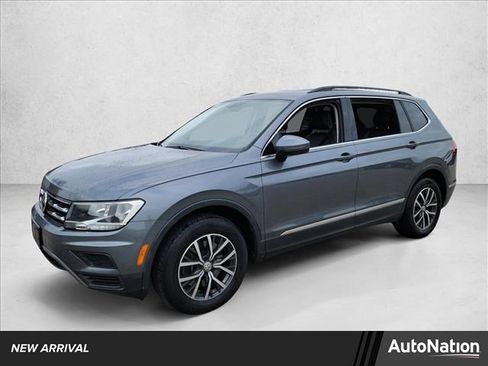 Used 2020 Volkswagen Tiguan SE image 1
