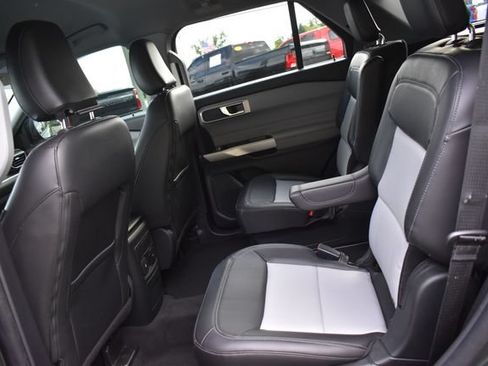 Used 2022 Ford Explorer XLT w/ Equipment Group 202A AWD/4WD image 19