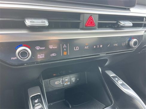 Used 2024 Kia Sorento S image 37