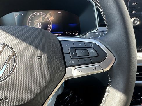New 2025 Volkswagen Taos SE image 22