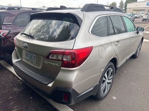 Used 2018 Subaru Outback 2.5i Limited image 3