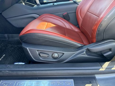 Used 2025 Ford Mustang Premium image 35