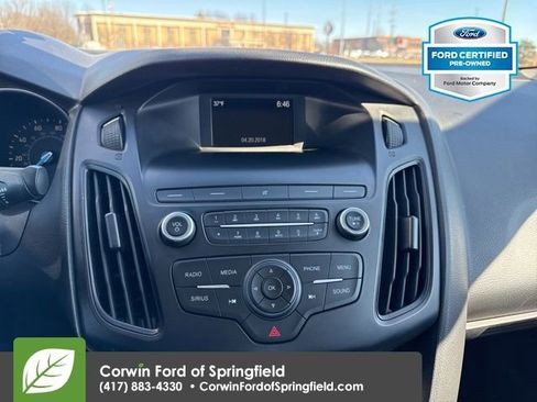 Used 2018 Ford Focus SE w/ SE Appearance Package image 15