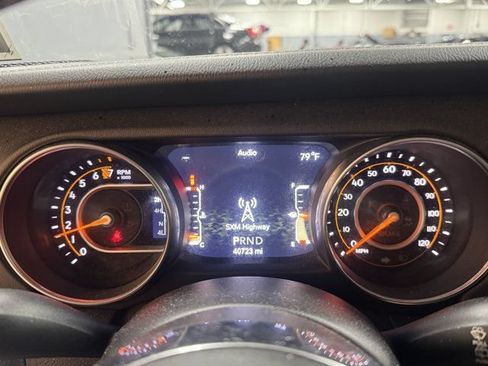 Used 2018 Jeep Wrangler Unlimited Sahara w/ Dual Top Group AWD/4WD image 21