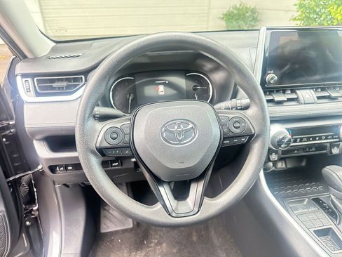 Used 2025 Toyota RAV4 XLE image 28