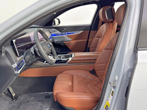 Used 2023 BMW i7 xDrive60 w/ Executive Package 2 image 17