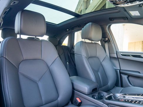Certified 2026 Porsche Macan AWD/4WD image 28