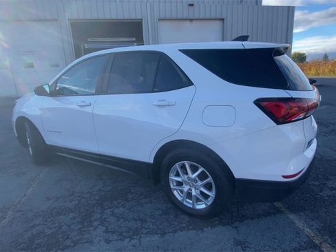 Used 2022 Chevrolet Equinox LS w/ LS Convenience Package image 6