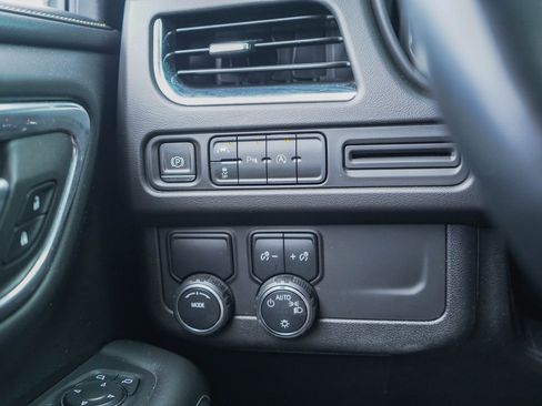 Used 2023 Chevrolet Suburban Premier image 14