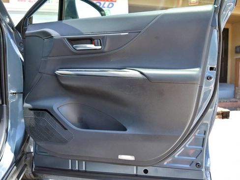 Used 2021 Toyota Venza XLE image 40