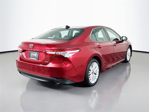 Used 2018 Toyota Camry XLE image 10