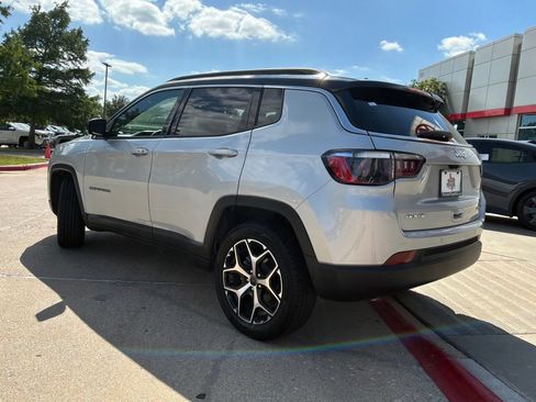 Used 2025 Jeep Compass Limited AWD/4WD image 8
