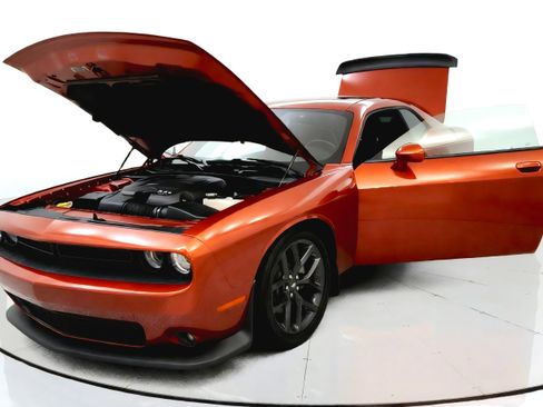 Used 2022 Dodge Challenger GT w/ Blacktop Package RWD image 10