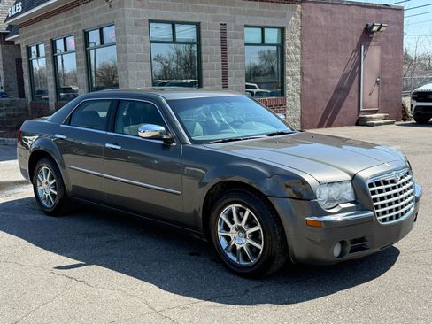 Used 2009 Chrysler 300 Limited w/ Protection Group image 3