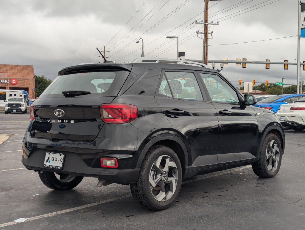 Used 2026 Hyundai Venue SEL FWD image 5