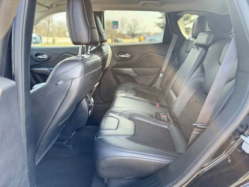 Used 2020 Jeep Cherokee Latitude Plus w/ Cold Weather Group AWD/4WD image 26