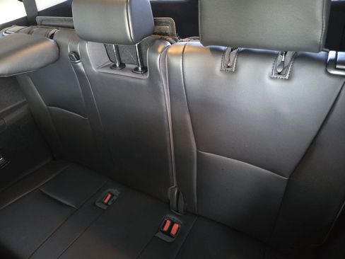 Used 2021 Toyota Highlander XLE FWD image 21