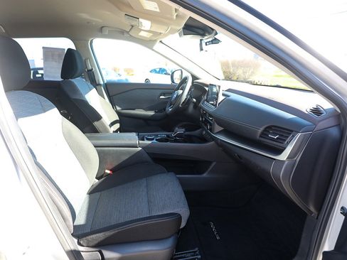 Used 2023 Nissan Rogue SV image 20