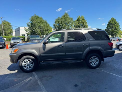 Used 2006 Toyota Sequoia SR5 AWD/4WD image 8