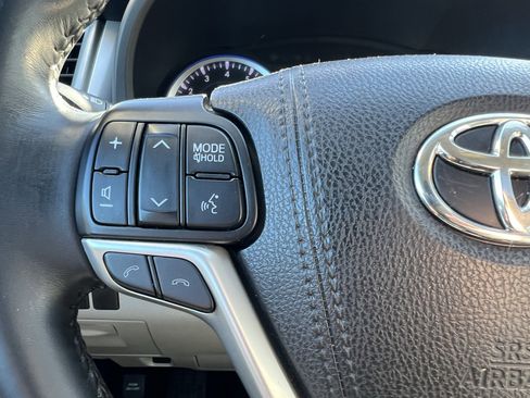 Used 2017 Toyota Highlander XLE image 19