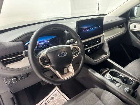 Used 2025 Ford Explorer Active RWD image 13
