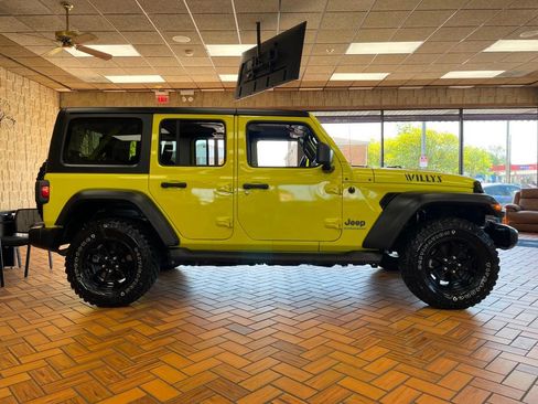 Used 2023 Jeep Wrangler Unlimited w/ Cold Weather Group AWD/4WD image 7