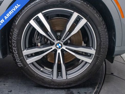 Used 2025 BMW X7 M60i w/ Executive Package image 39