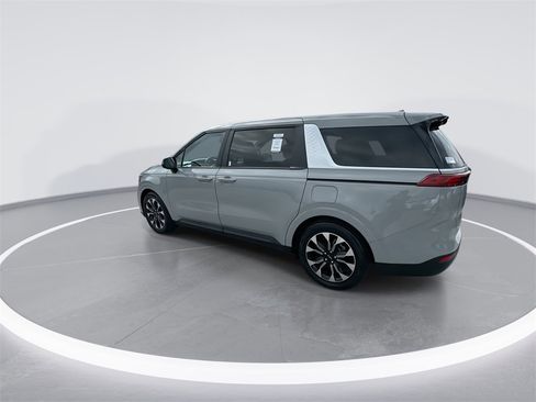 Used 2024 Kia Carnival EX image 6