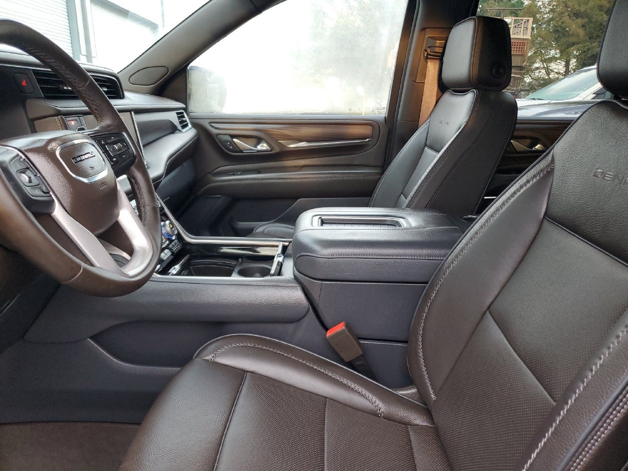 Used 2023 GMC Yukon Denali w/ LPO, Floor Liner Package AWD/4WD image 18