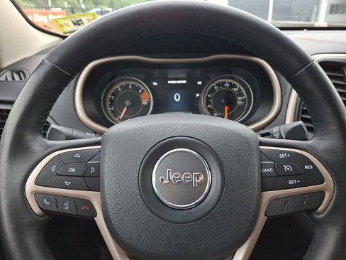 Used 2017 Jeep Cherokee Limited AWD/4WD image 20