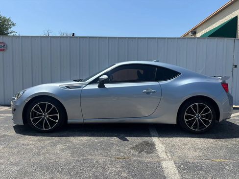 Used 2017 Subaru BRZ Limited w/ Popular Package #3 RWD image 2