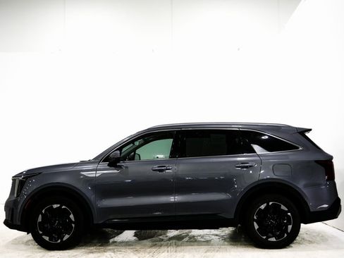 Used 2024 Kia Sorento S image 5