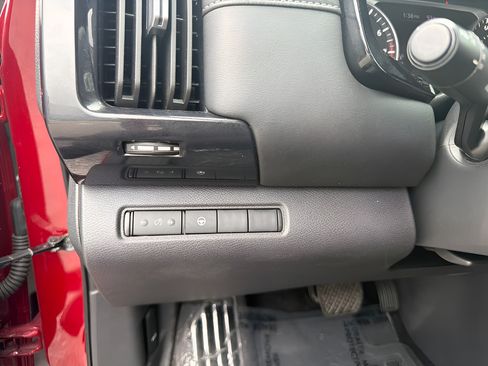 Certified 2024 Nissan Pathfinder SV FWD image 35