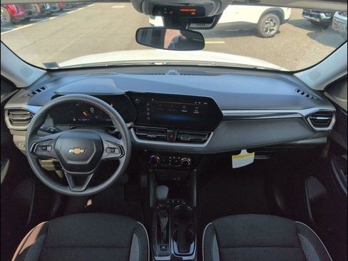 Used 2025 Chevrolet TrailBlazer LT w/ Driver Confidence Package image 28