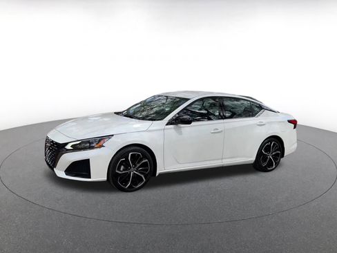 Used 2025 Nissan Altima 2.5 SR image 8