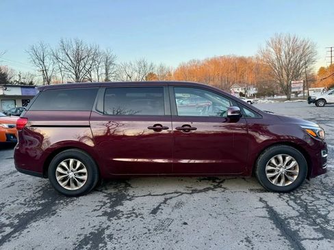 Used 2019 Kia Sedona LX image 9