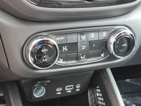 Used 2021 Chevrolet TrailBlazer LT w/ Convenience Package FWD image 25