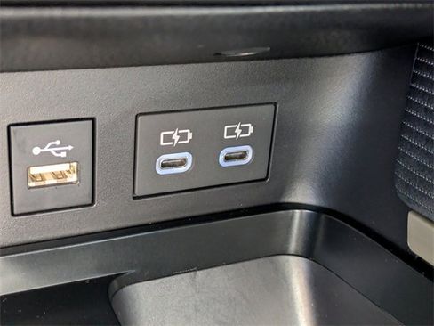 Used 2025 Toyota Camry SE image 19