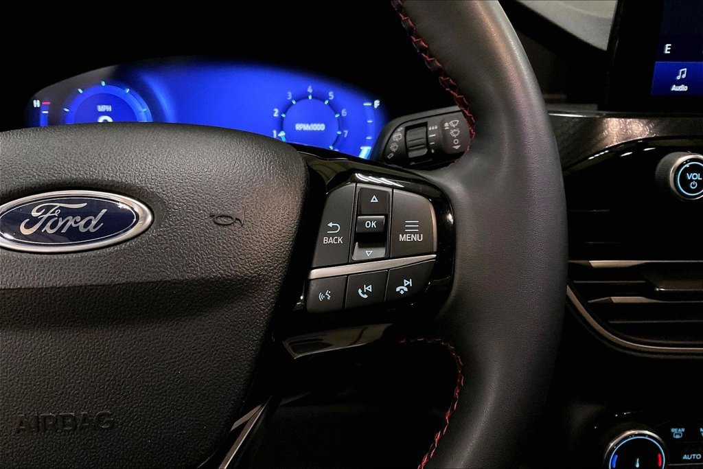 Certified 2022 Ford Escape SEL w/ SEL Stealth AWD Package image 18