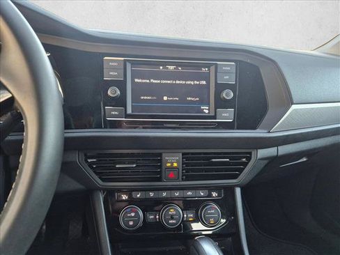 Used 2021 Volkswagen Jetta SE FWD image 10